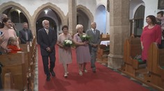 Životní příběh dvou manželských párů. Společně oslavily Diamantovou svatbu