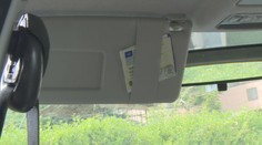 Nenechávejte doklady v autě, varují pojišťovny. Řidiči si tím zadělávají na problémy