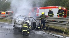 Tragická nehoda zablokovala na pět hodin dálnici D5. V autě uhořel člověk