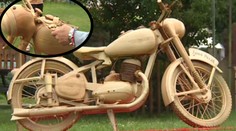 Motorka ze dřeva detailně kopíruje Jawu 250, má ale jednu slabinu!