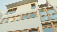 Dítě v Litomyšli vypadlo z okna, otec s ním běžel v náručí do nemocnice