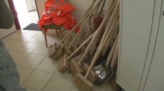 Nezaměstnaní nechtějí přijít o dávky. Jdou raději zametat ulice