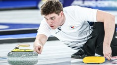Olympiáda odstartovala curlingem. Český pár na Kanadu nestačil