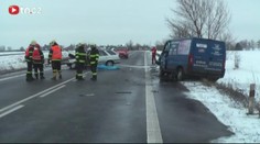 Při srážce dvou aut na Žatecku zemřel člověk