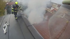 Mladé lidi v Brně uvěznil v bytě požár! Zachránil je žebřík hasičů