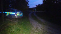 V Hodyni našli zastřeleného muže, tělo leželo v poli u obce