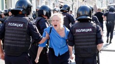 Nepovolené protesty v Moskvě: Policie zatkla přes tisíc lidí!