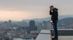 Mladík shodil dítě ze střechy. Chtěl jsem být ve zprávách, přiznal soudu