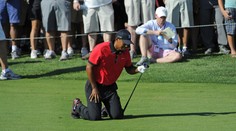 VIDEO: Woods trpěl jako zvíře, padal na kolena, přesto skoro vyhrál