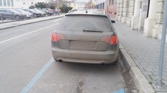 Pozor na břečku na silnici. Za špinavé auto můžete přijít i o řidičák