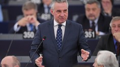 Nejisté vakcíny: Není jasné, kdy a kolik jich dorazí, zlobí se europoslanec