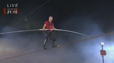 Provazochodec se prošel nad aktivní sopkou v Nikaragui
