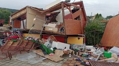 Tornádo na Slovensku. Živel zničil koupaliště Podhájska, škody jsou obrovské