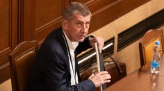 Babiš se rozčílil kvůli návratům Čechů. Vážné problémy má i Monika
