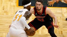 Satoranský nasázel 12 bodů, přesto Bulls po třech zápasech prohráli