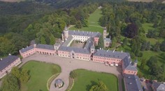 Boje o návštěvníky. České památky přišly o 160 milionů korun