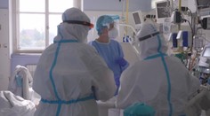 Nemocnice volají o pomoc. Mnohé pacienty s covidem odvážejí jinam