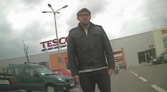 Láďa Hruška si posvítil na Tesco v Trutnově. Našel tlející a zelené maso