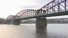 Češi, nebourejte železniční most na pražské Výtoni, vyzvalo UNESCO