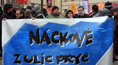 Odpůrci rasismu pochodují Prahou. Kolem neonacistů!