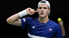 Menšík si splní sen, čeká ho jeho idol Djokovič. Cenný skalp i pro Macháče