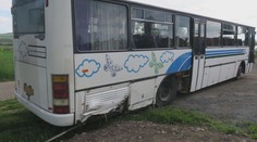 Mladík ujel od nehody v ukradeném autobusu! Na policii ho přivedla maminka