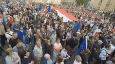 Tisíce Poláků vyšly do ulic! Nelíbí se jim reforma Nejvyššího soudu