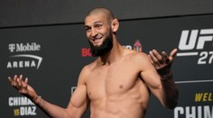 Čimajev měl po výhře v UFC dojemný projev. Nechte nás žít, prosil