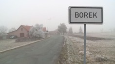 Muž se pohádal se sousedy, pak ho otec našel venku mrtvého!