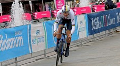 Odstartovalo Giro d´Italia. Úvodní časovku vyhrál Ganna