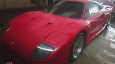 Našli zbědované Ferrari, které patřilo synovi diktátora. 17 let po jeho smrti