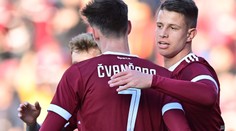 Všichni favorité Fortuna ligy zvítězili. Hložek jubilejní zápas oslavil gólem
