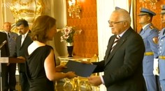 Prezident jmenoval vicepremiérku Peake a ministra dopravy Dobeše!
