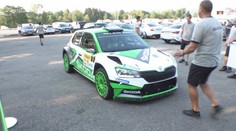 Druhá rallye letošní sezóny začala, jezdci se v horku pořádně zapotí!
