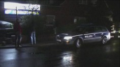 VIDEO: Ujížděl před policií, skončil s autem v obýváku