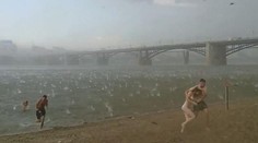 VIDEO: Lidé prchali před kroupami velikosti golfových míčků!