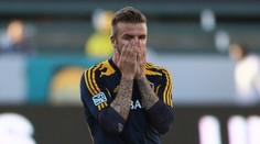 Beckhamovi ujely nervy. Nakopl míč do ležícího soupeře