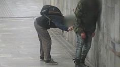 Mejdan jako Brno! Znavený muž usnul ve stoje a přišel o peněženku