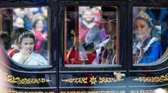Hold Dianě i uznání krále. Šaty Kate a Charlotte měly symbolickou hodnotu