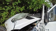 Tragické nehody. Zemřel motorkář a muž ze zdemolované dodávky
