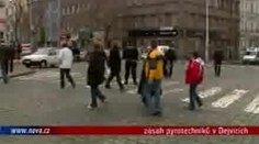 VIDEO: V Dejvicích někdo nastražil atrapu bomby, zřejmě mikulášský žertík