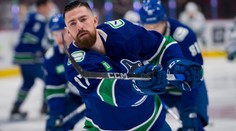V NHL mám něco za sebou, řekl Hronek po premiéře. Ocenil i fanoušky Canucks