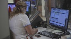Útoky na zdravotníky se množí. Pomoci mají speciální hlásiče a kurzy sebeobrany