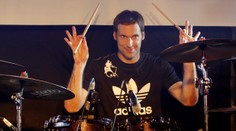 Z Petra Čecha je metalový král. Takhle vystřihl hit od Metallicy