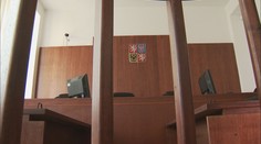 Soud odsoudil policistu kvůli zabití chataře. Byl to varovný výstřel, hájil se