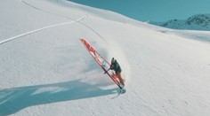 VIDEO: Windsurfing na sněhu! Sportovci si užívají jízdu v dechberoucí krajině