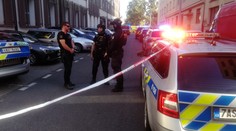 Drama v Praze 10. Policie vrazila do bytu, osvobodila rukojmí
