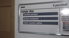 Digitalizace stavebního řízení stále není hotová. Kontrola hájí Bartošovy kroky