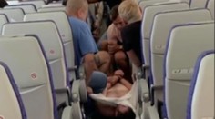 Nouzové přistání v Sydney, letadlo muselo na zem kvůli opilci