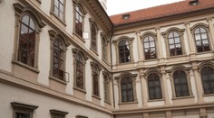 Policista pustil do sídla Senátu opilce. Snížili mu za to plat
